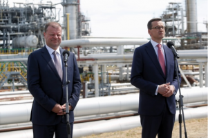 波蘭總理周日表示，波蘭擁有的立陶宛煉油廠是該地區(qū)在能源安全方面的關(guān)鍵因素