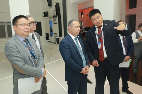 亞美尼亞能源基礎設施及自然資源部來訪漢能