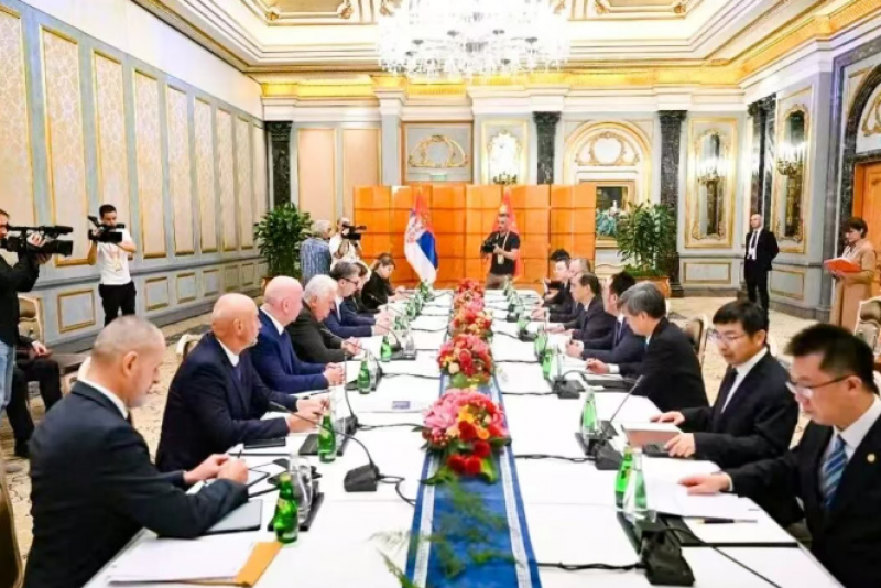 喬旭斌拜會塞爾維亞總統武契奇