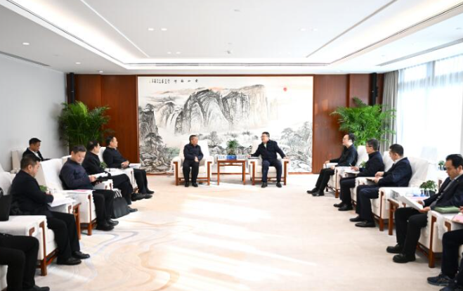 中國電建黨委副書記王小軍與貴州省委常委、貴陽市委書記胡忠雄會談