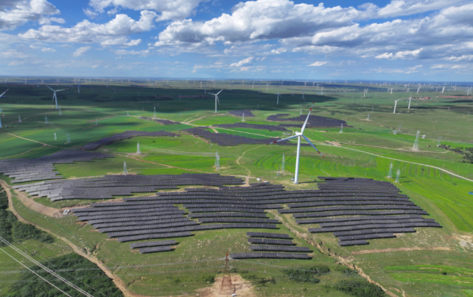 東方電氣在甘肅投運鈣鈦礦-晶硅疊層光伏實證電站