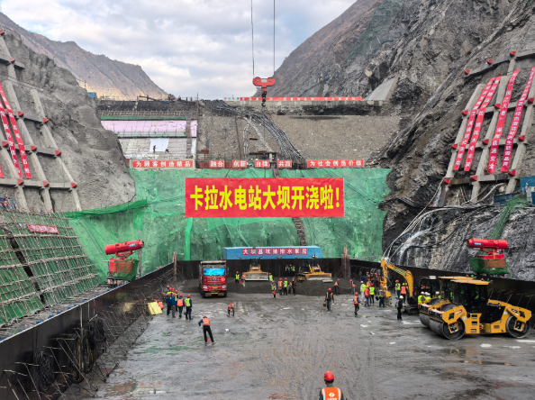 雅礱江卡拉水電站大壩啟動混凝土澆筑