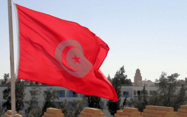 突尼斯工業(yè)、礦業(yè)和能源部在凱比利省巴茲馬地區(qū)啟動300兆瓦太陽能加儲能項目招標(biāo)